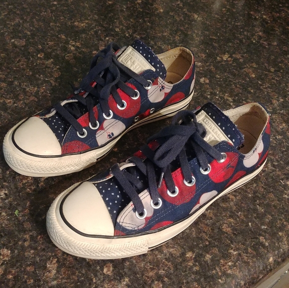 converse apple print